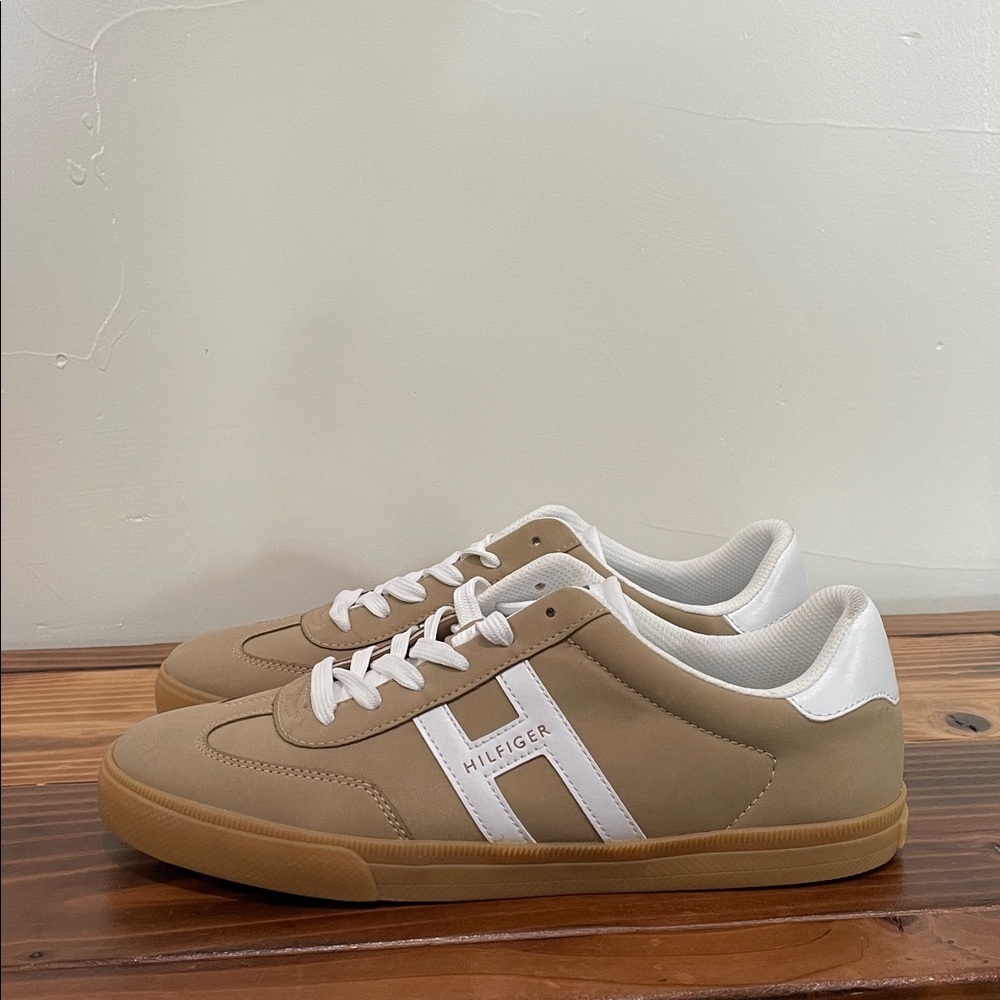 Tommy Hilfiger Maisie Sneaker Size 11 NEW! - Picture 9 of 15
